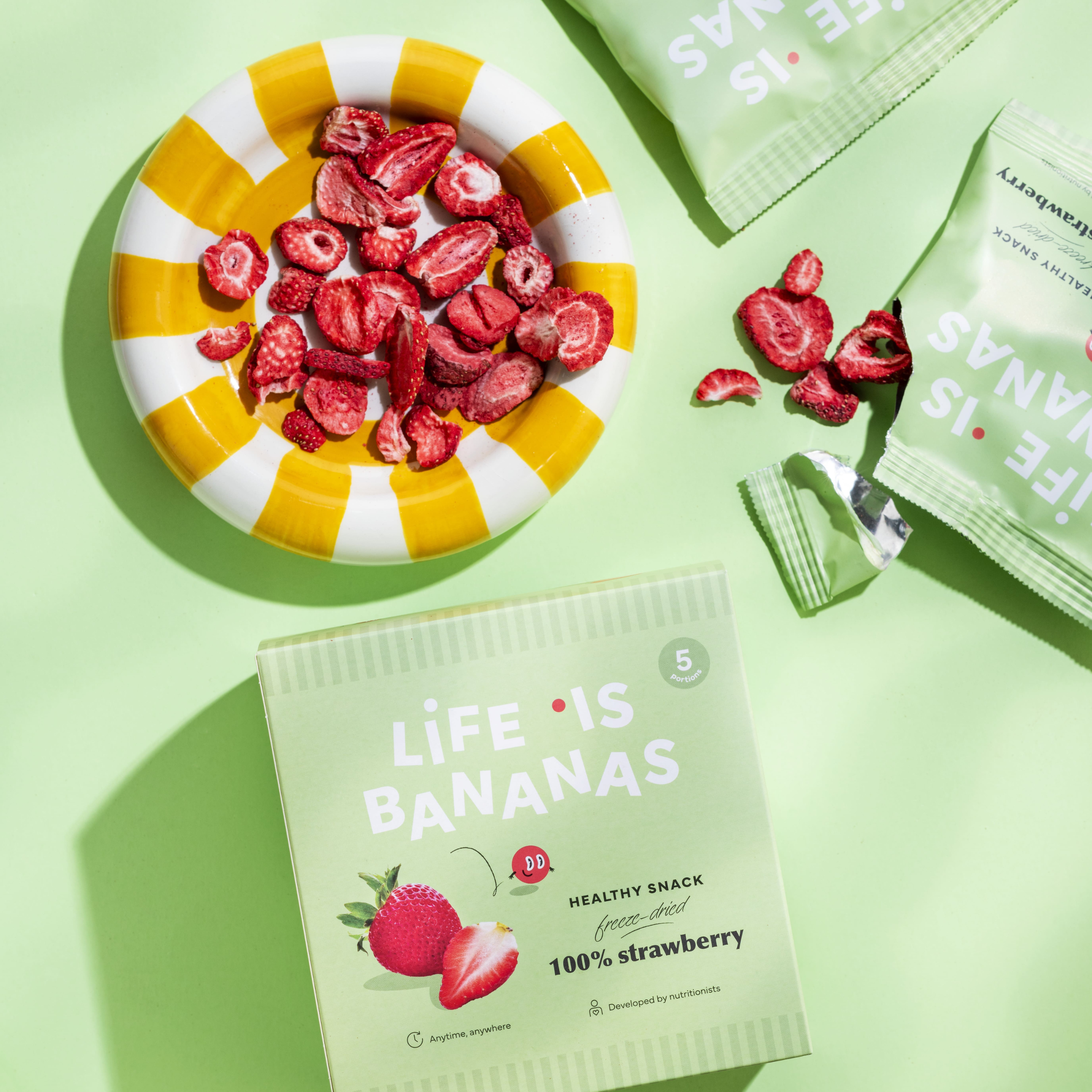 life-is-bananas-erdbeeren-snack-100g-fruchtsnack image 2