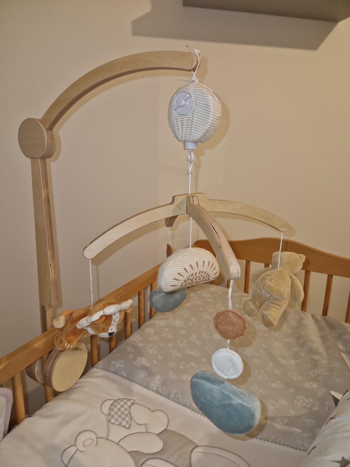 Wunderschön über dem Beistellbett